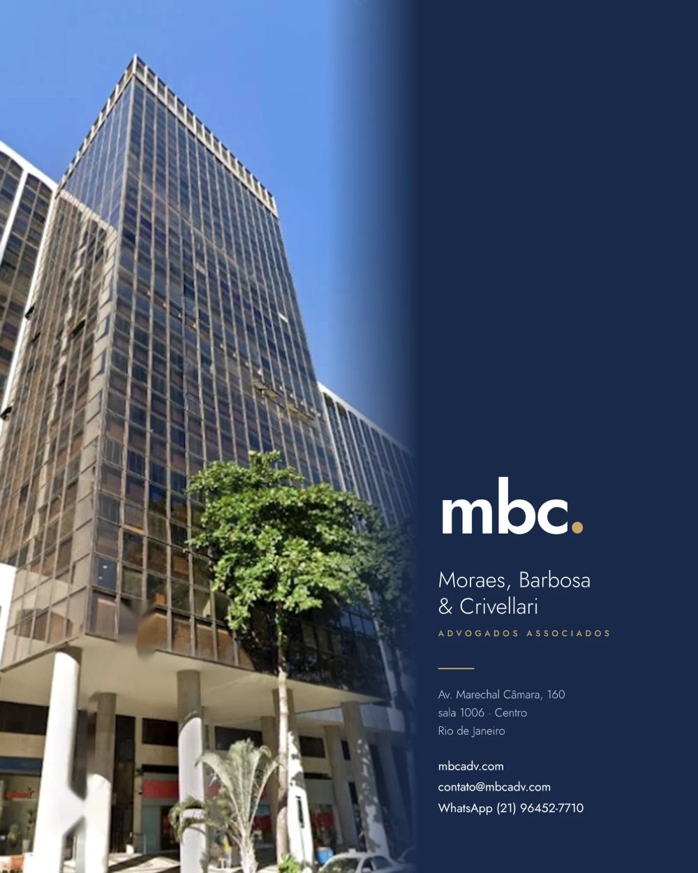 Fachada do edifício na Av. Marechal Câmara, 160, sala 1006, Centro, Rio de Janeiro, com a marca mbc. e os contatos do escritório: mbcadv.com, contato@mbcadv.com e WhatsApp (21) 96452-7710